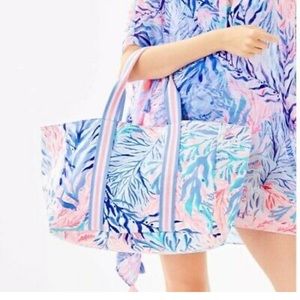 LILLY'S LAGOON IN KALEIDOSCOPE CORAL TOTE BAG
